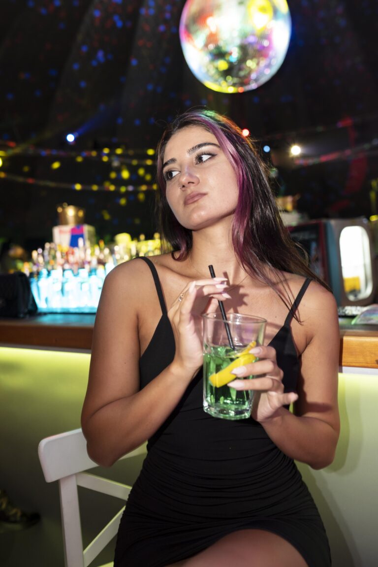 Congreso del Estado buscará que antros distribuyan pulseras reactivas para identificar drogas en bebidas