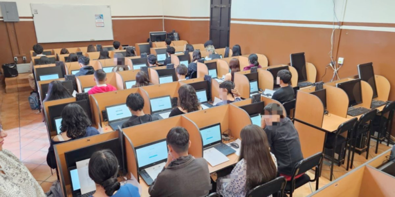 Estudiantes de la Prepa 1 participan en la prueba PISA