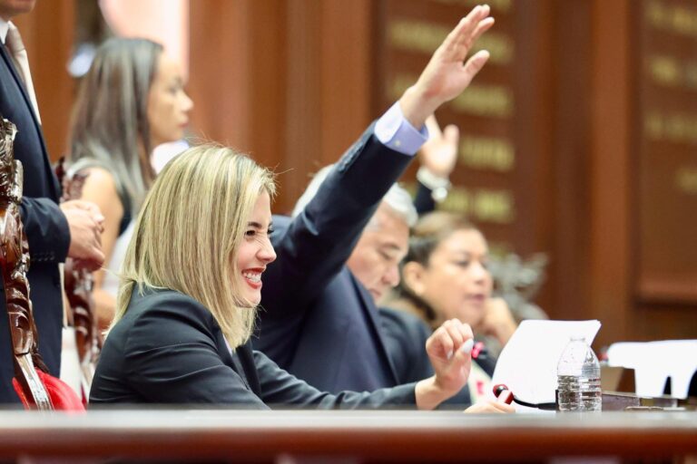 Diputada Brissa Arroyo formaliza su integración a la Jucopo