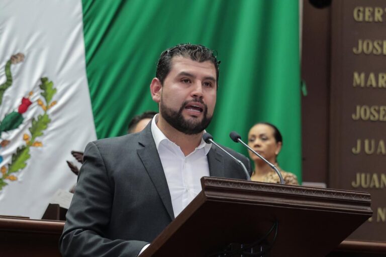 Con acompañamiento legislativo, la inversión federal para el puerto de Lázaro Cárdenas&nbsp; fortalecerá economía de Michoacán: Octavio Ocampo