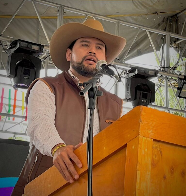 Octavio Ocampo reconoce labor de abogadas y abogados en Uruapan