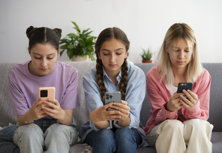 Acusados por adicción a las redes sociales, gigantes tecnológicos enfrentan juicio