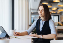 Reducción de jornada laboral a beneficiará a mujeres, Cynthia López Castro